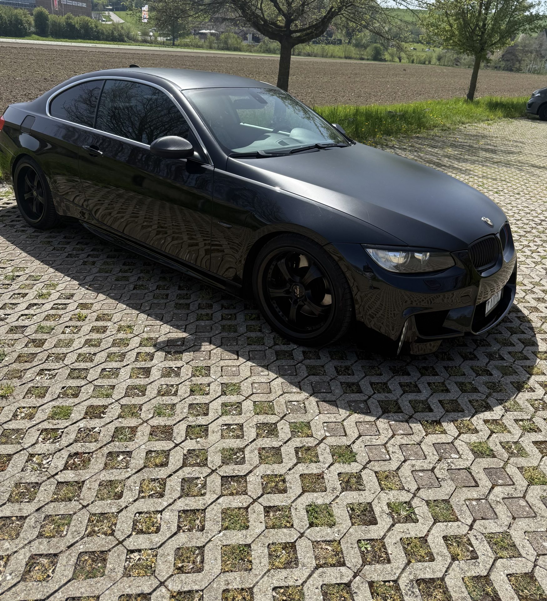 BMW 330i Coupé 6 Zylinder.