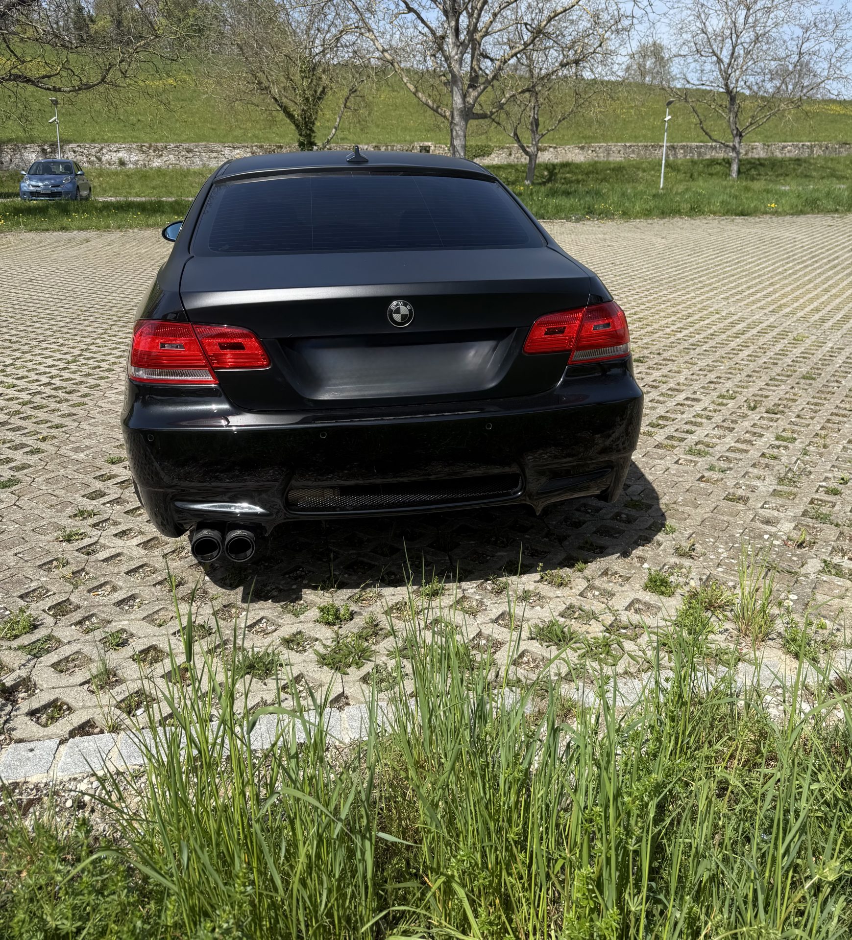 BMW 330i Coupé 6 Zylinder.