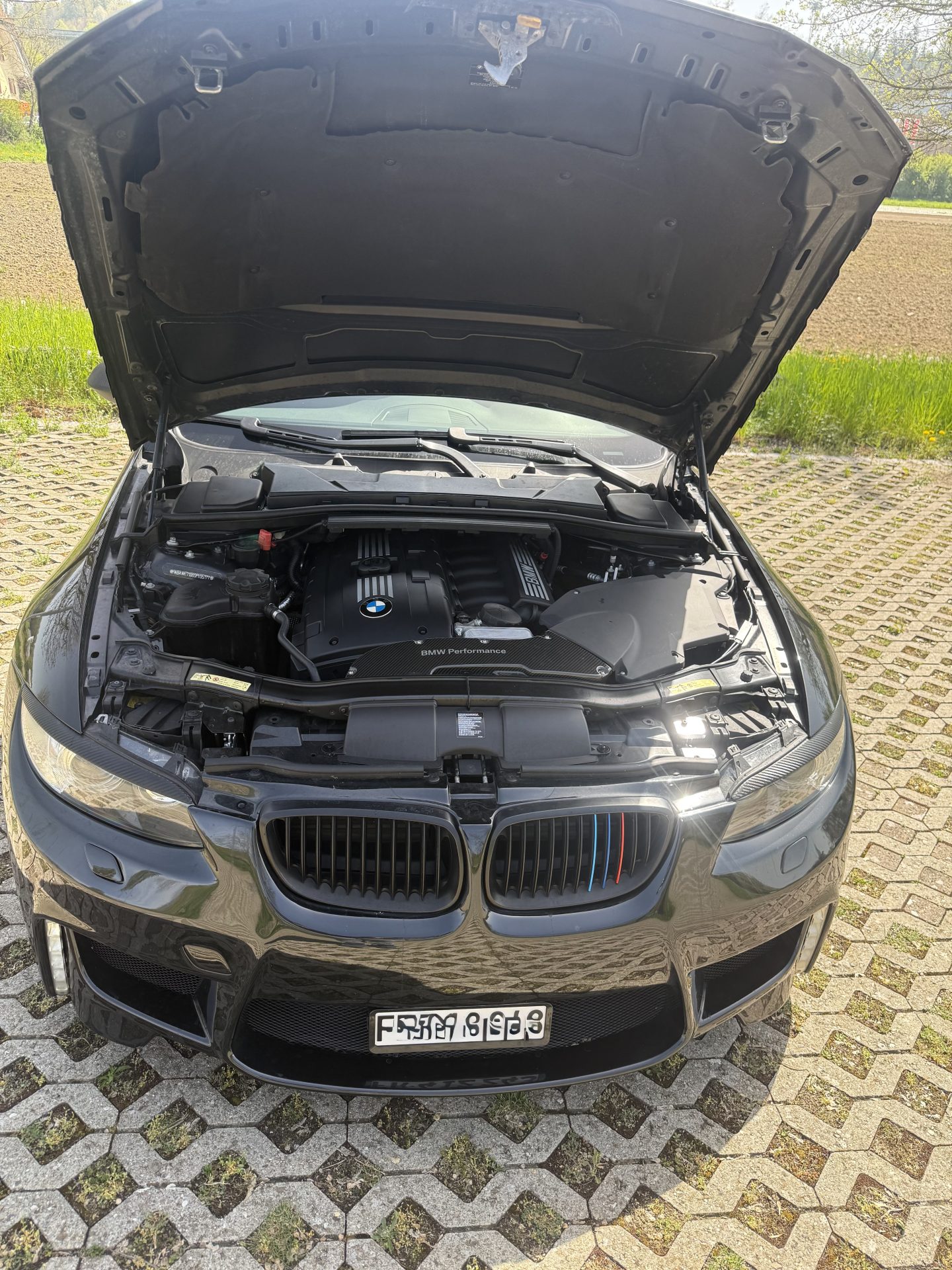 BMW 330i Coupé 6 Zylinder.