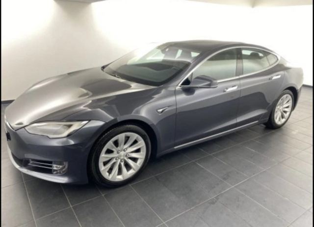 Tesla Model S - raven