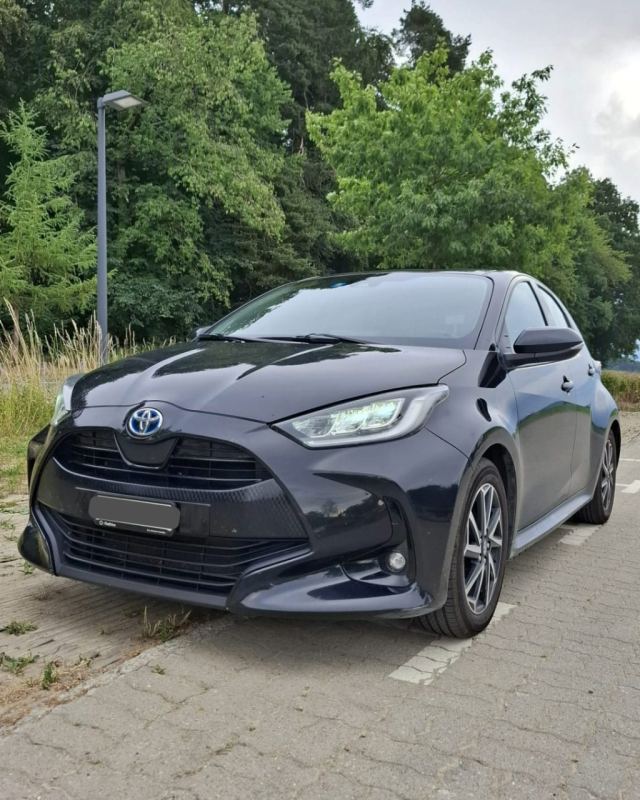 TOYOTA Yaris 1.5 Active e-CVT
