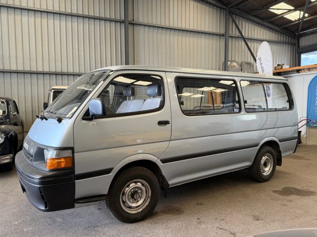 TOYOTA Hiace 2.4 EFI 4x2 Wagon