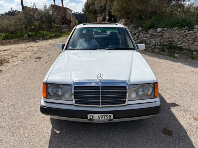 Mercedes Benz 260 E