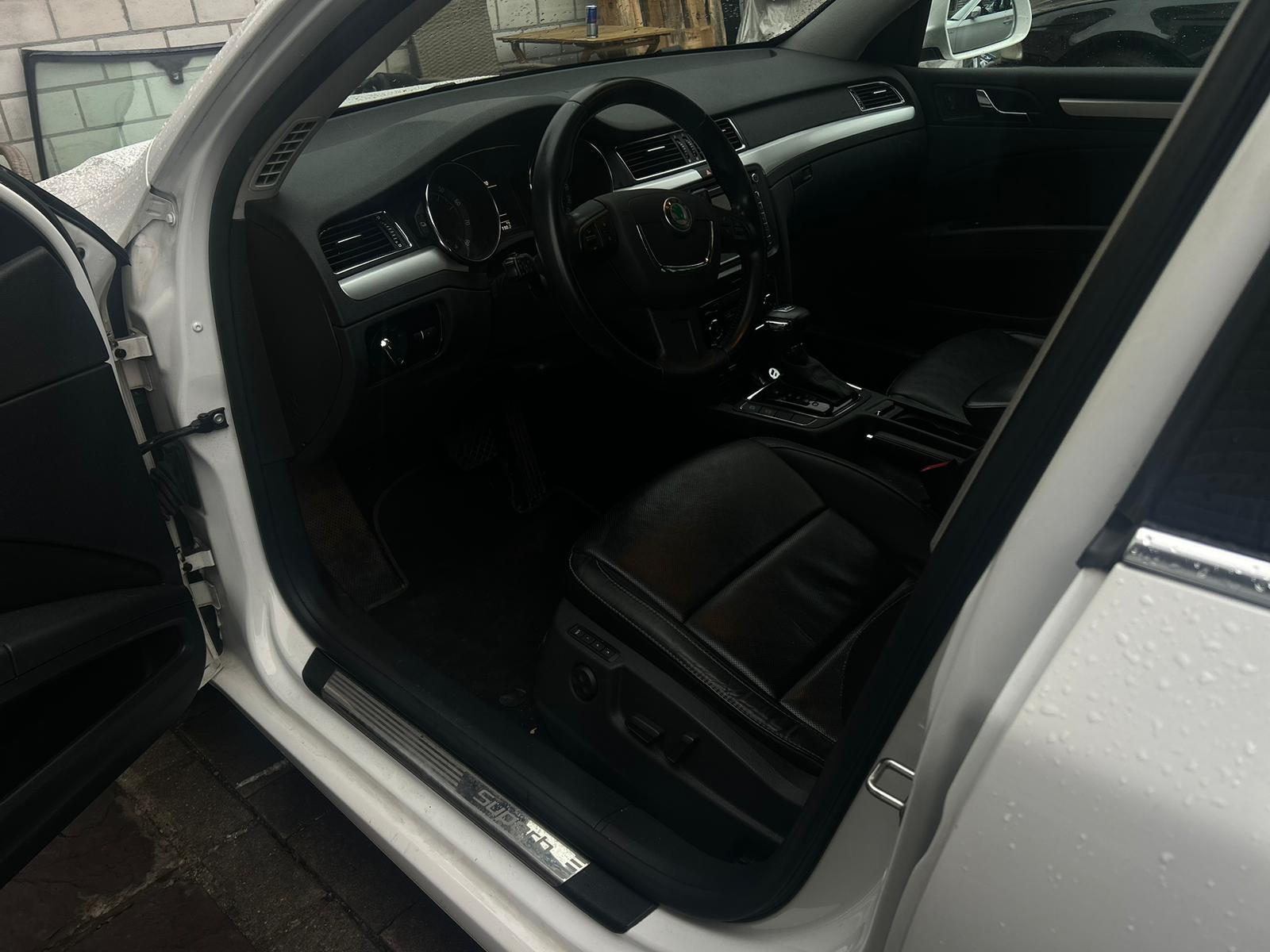 SKODA Superb Combi 2.0 TSI Ele