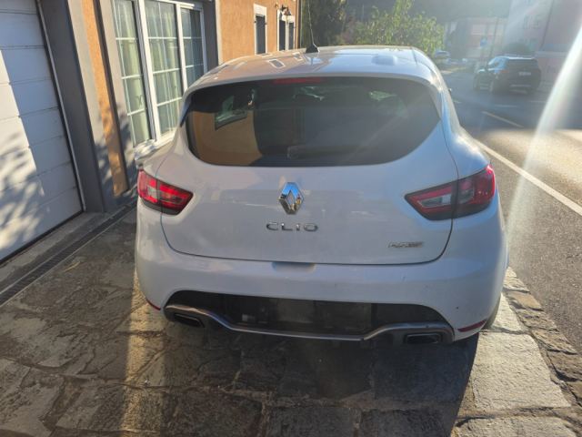 Clio RS de couleur Blanche  intérieur noir