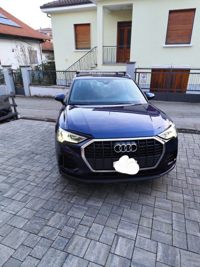 Vendo Audi Q3 45 TFSI e blu metalizzata in ottimo