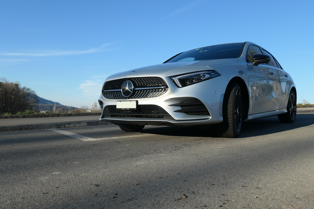 Mercedes Benz A250e AMG Line