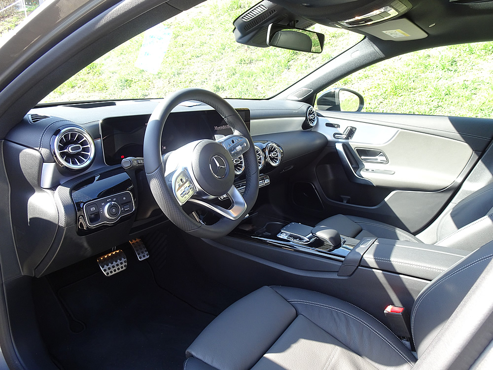 Mercedes Benz A250e AMG Line
